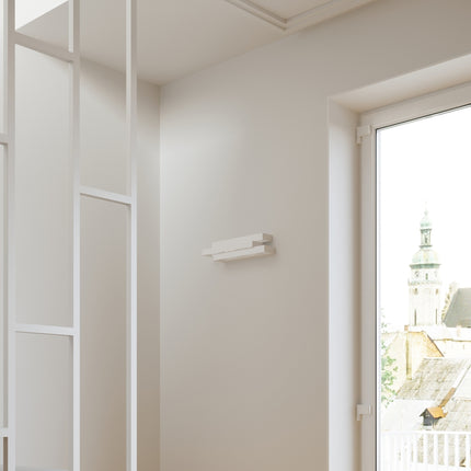 Weiße dreistufige Wandleuchte