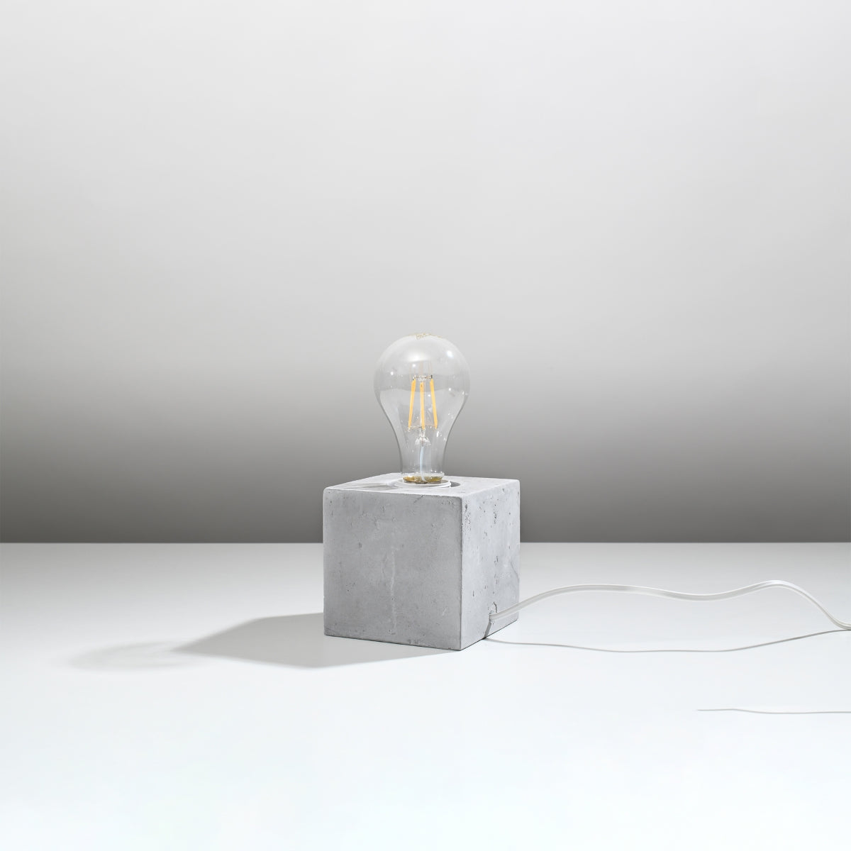 Lampe de table Pure Cube béton