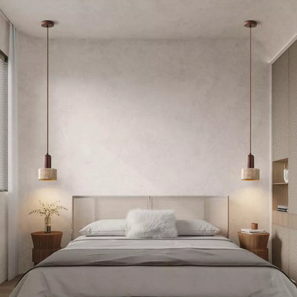 Minimalistische Pendelleuchte aus Travertinstein