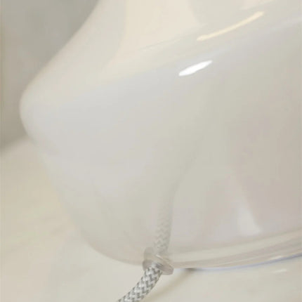 Reykjavik Tischlampe aus weißem und schwarzem Glas