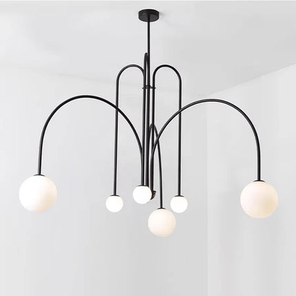 Nordischer geometrischer bunter sphärischer Kronleuchter