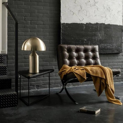 Lámpara de mesa de metal seta