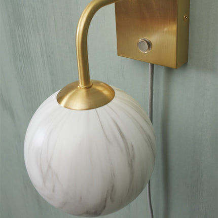 Aplique de pared de mármol y oro con forma de globo de Carrara