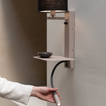 Aplique de pared Florence con lámpara de lectura color arena y negro