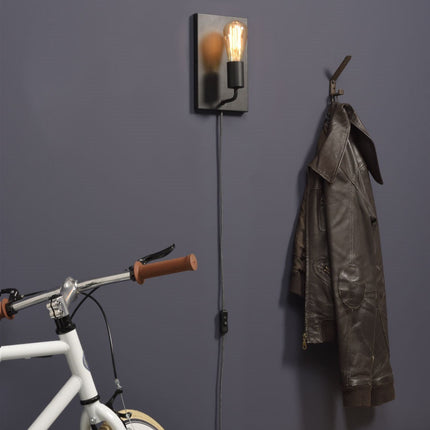 Madrid Wandleuchte aus schwarzem Eisen, L