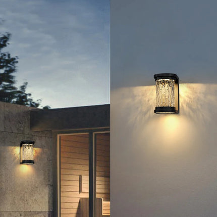 Moderne Wandleuchte für den Außenbereich mit Kristalleffekt