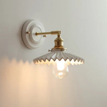 Klassische verstellbare Keramik-Wandleuchte