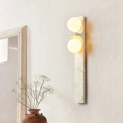 Lámpara de pared de piedra con tira vertical LED