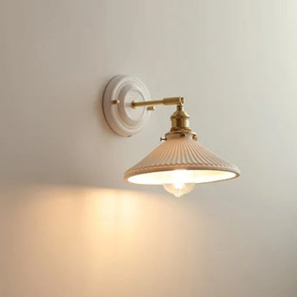 Klassische verstellbare Keramik-Wandleuchte