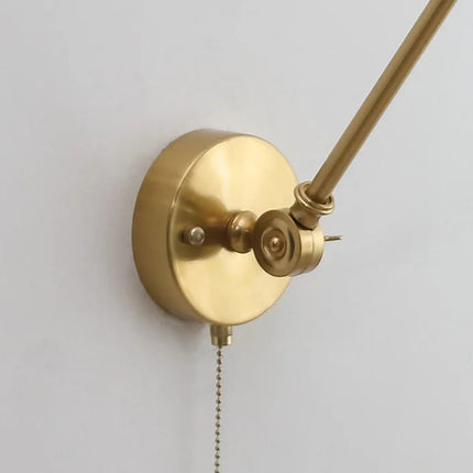 Wandleuchte aus Messing und Glas mit langem Arm