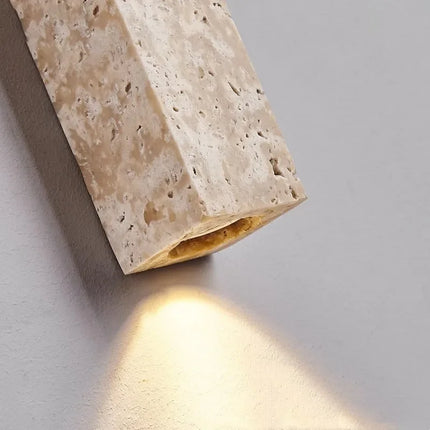 Vertikale LED-Wandleuchte aus Stein