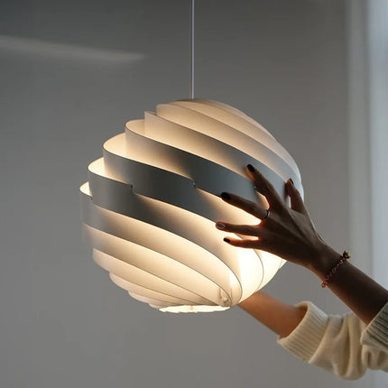 Lámpara colgante minimalista con espiral blanca