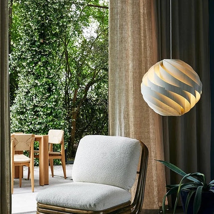 Lámpara colgante minimalista con espiral blanca