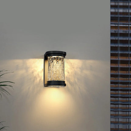 Moderne Wandleuchte für den Außenbereich mit Kristalleffekt