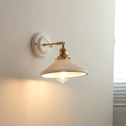 Klassische verstellbare Keramik-Wandleuchte