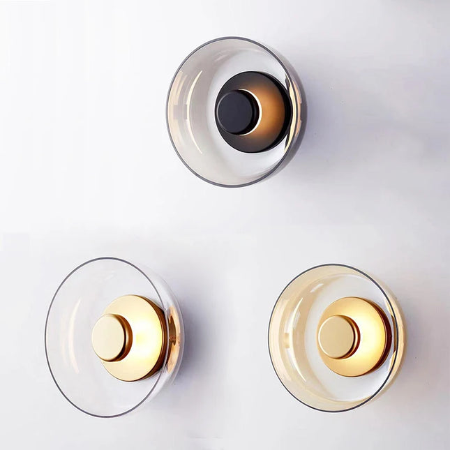 Künstlerische Wandleuchte aus farbigem Glas