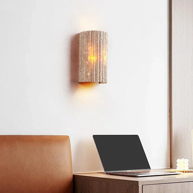 Gelbe Travertin-LED-Wandleuchte
