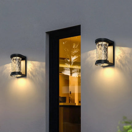 Moderne Wandleuchte für den Außenbereich mit Kristalleffekt