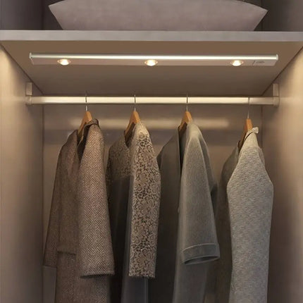 Barra de luz LED con detector de movimiento