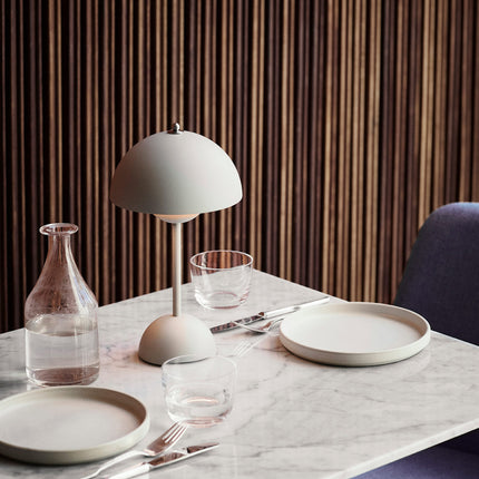 Lámpara de mesa inalámbrica nórdica