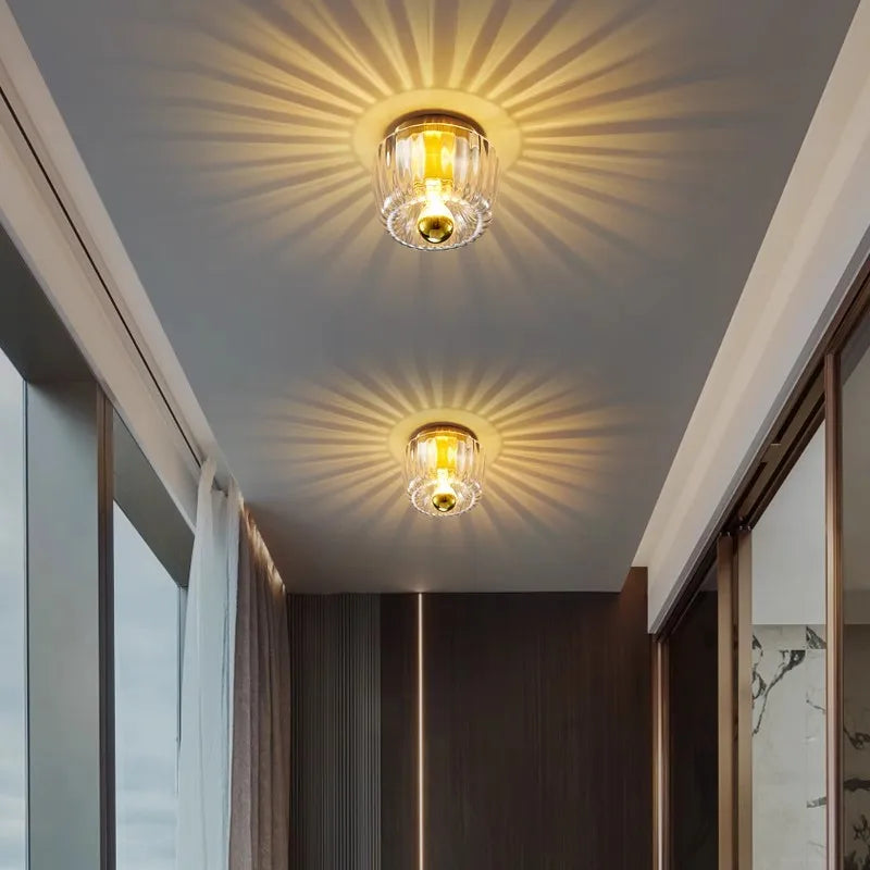 Lampe murale en verre doré, idéale pour chambre ou salon.