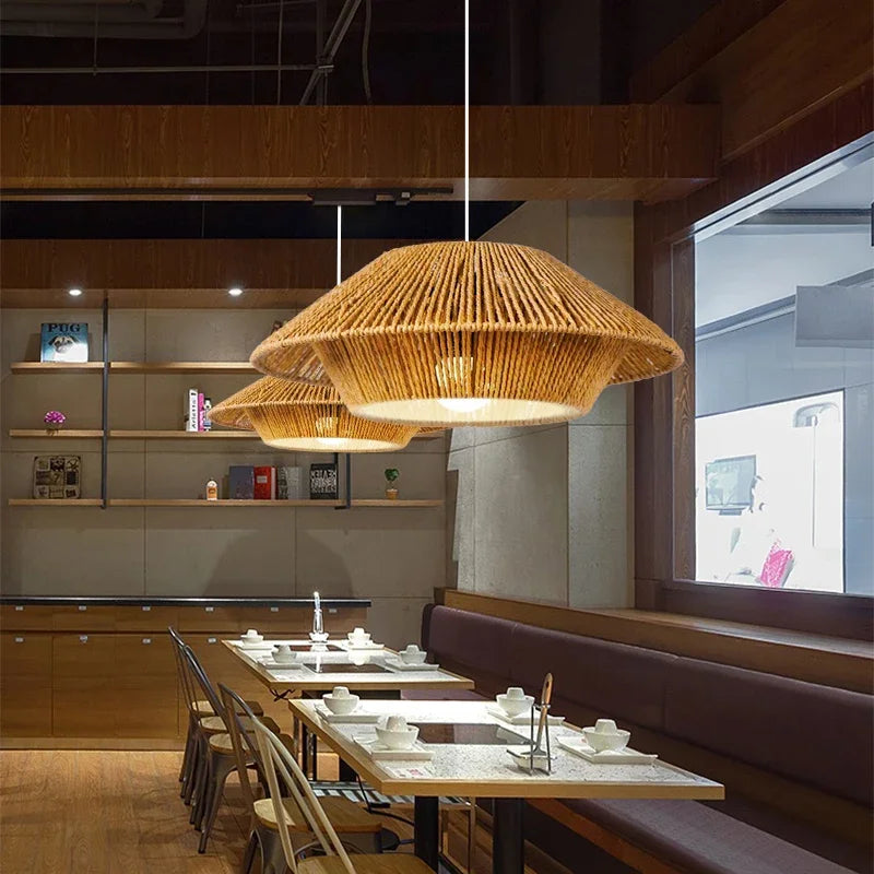 Lampe suspendue Wabi Sabi, lumière chaude pour une ambiance zen.