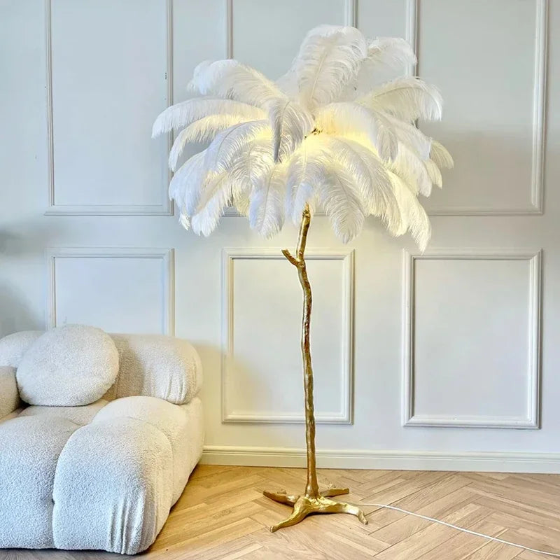 Salon éclairé par un lampadaire design sans plafonnier central