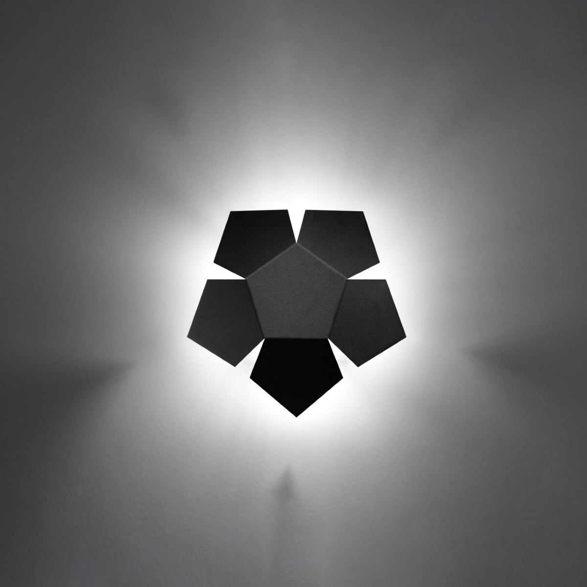 Schwarze geometrische Pentagon-Wandlampe