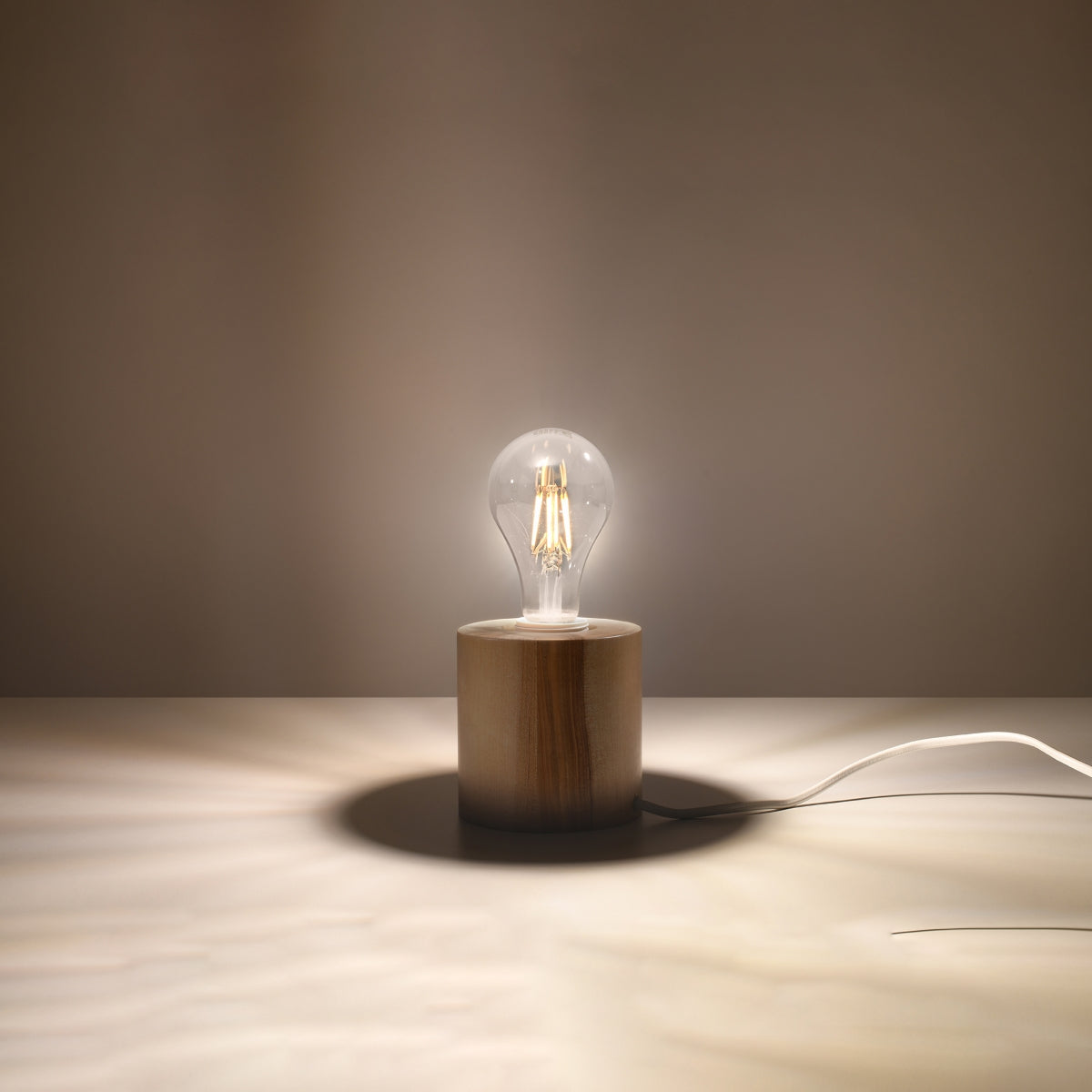 Pure Circular Tischlampe aus Holz