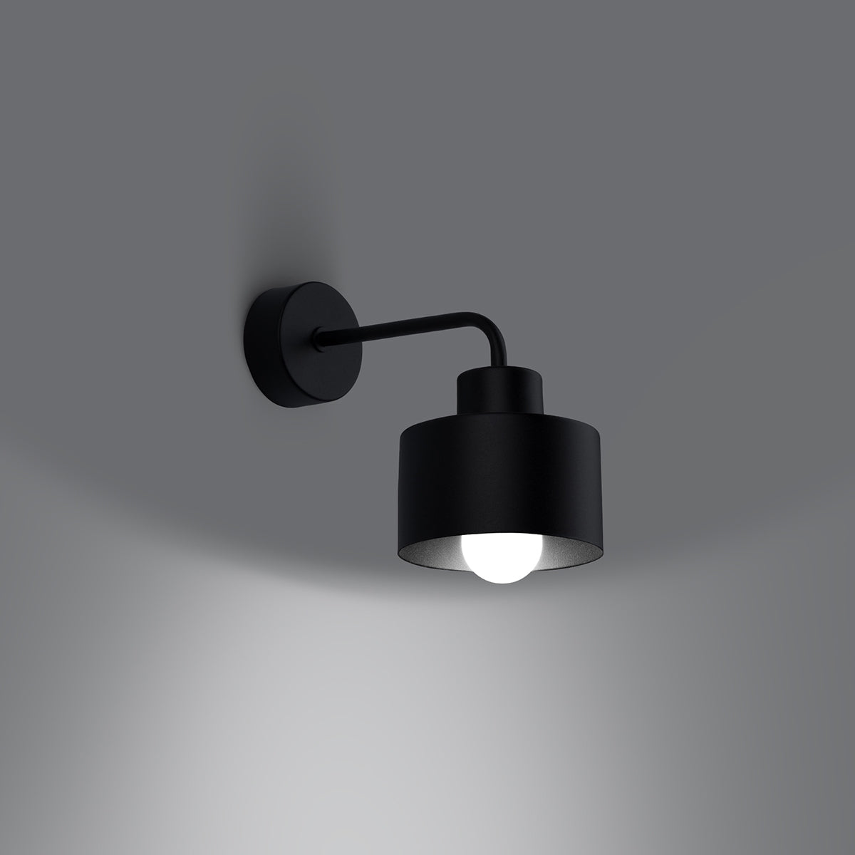 Schwarze Wandlampe im Glockendesign