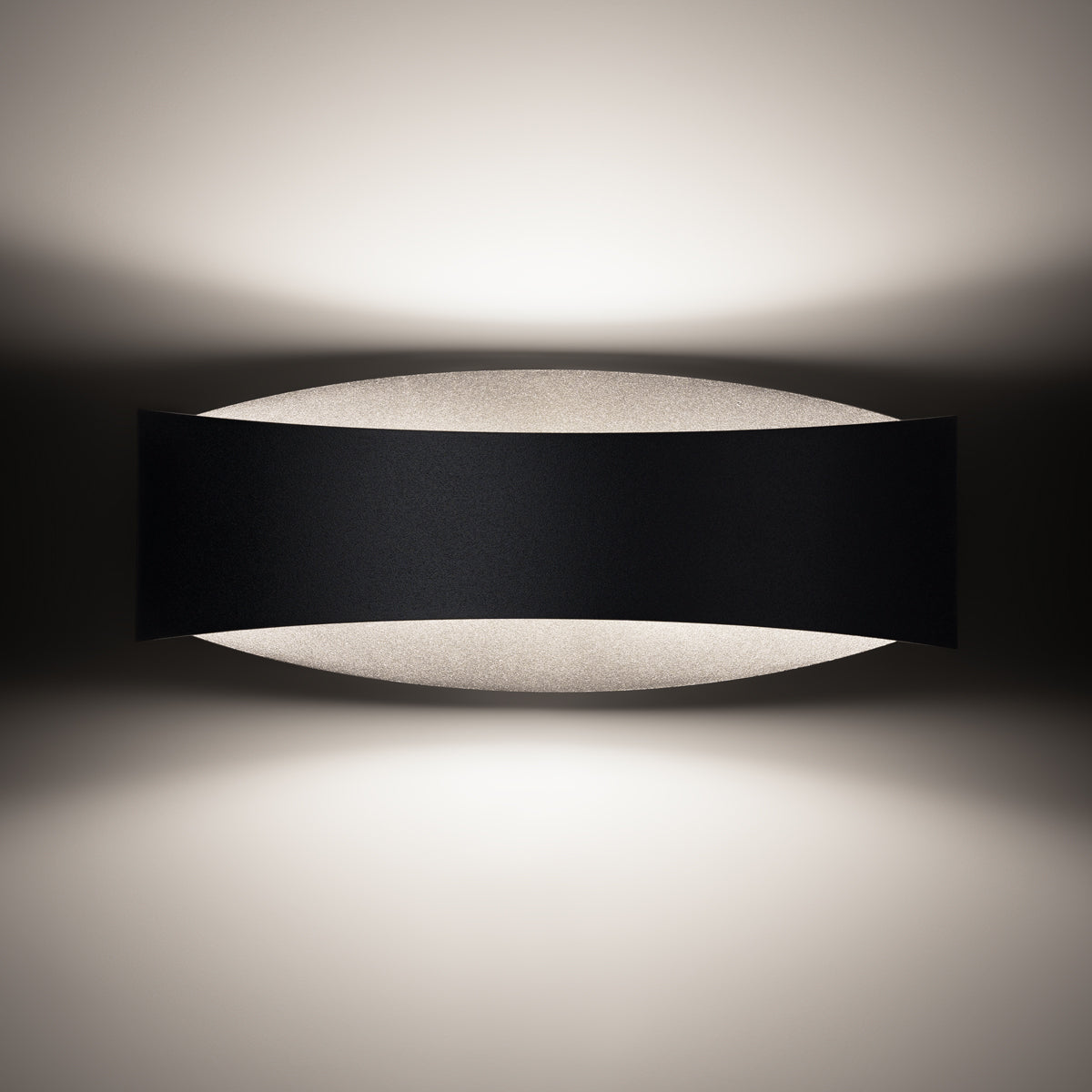 Black Fluid Design Wall Light