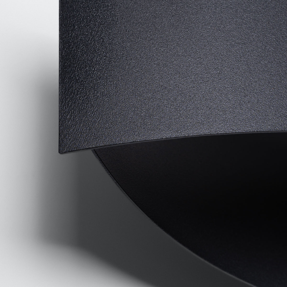 Black Fluid Design Wall Light