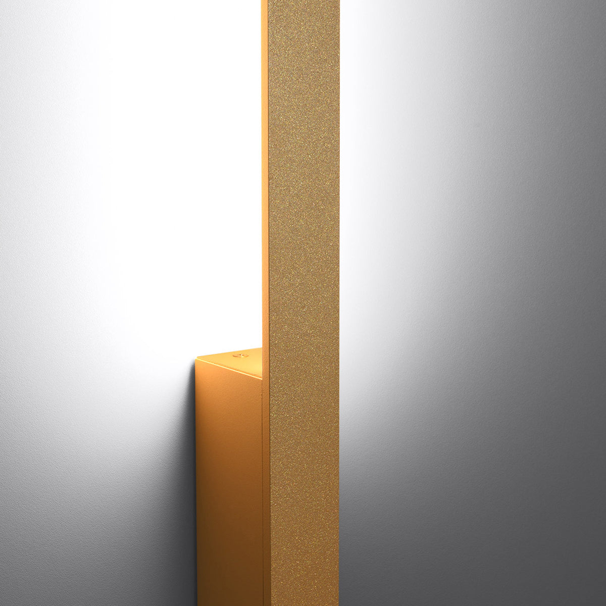 LAHTI S golden 4000K wall light