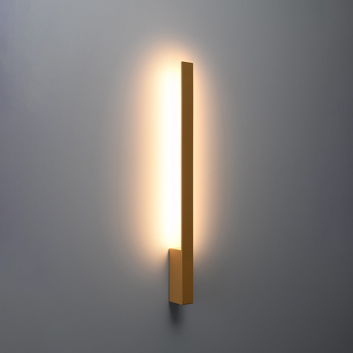 Slim Design M gold wall light 3000K