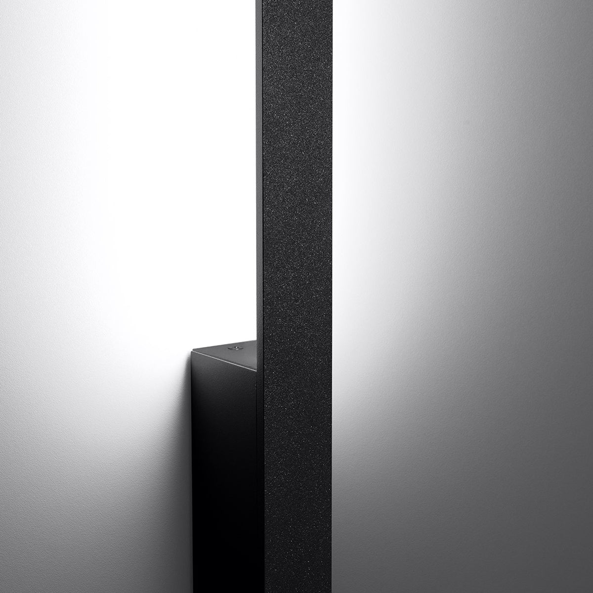 LAHTI M black 4000K wall light