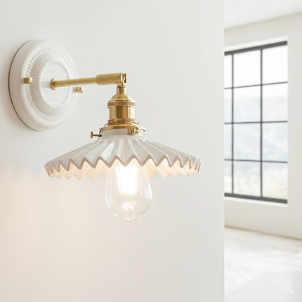 Klassische verstellbare Keramik-Wandleuchte