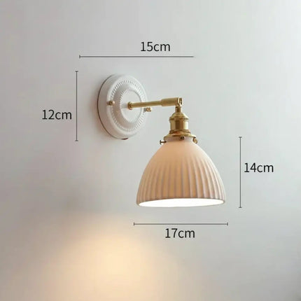 Aplique de pared de cerámica con pantalla de cúpula ranurada