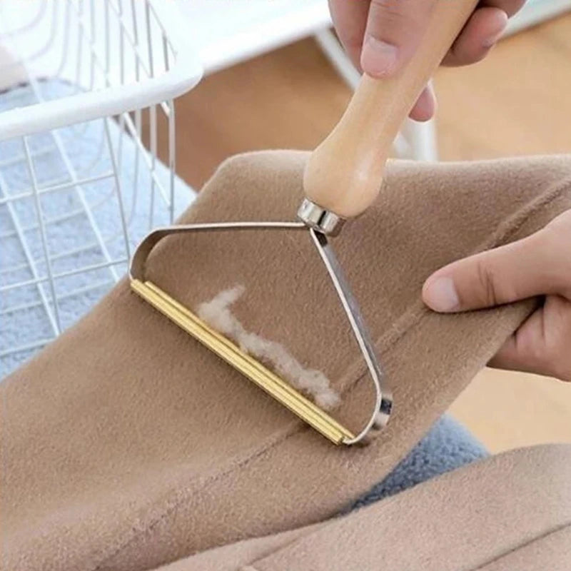 Design ergonomique de la Brosse Anti-Poils pour une utilisation aisée