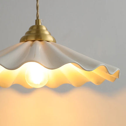 Suspension en céramique et cuivre avec abat-jour ondulé vintage