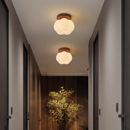 Moderne LED-Deckenleuchte aus Holz im Kürbis-Design