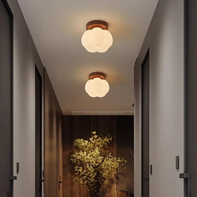 Moderne LED-Deckenleuchte aus Holz im Kürbis-Design