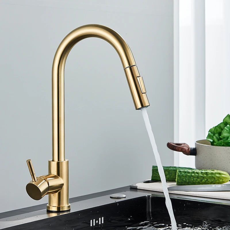 Minimalistischer goldener, verstellbarer hoher Wasserhahn