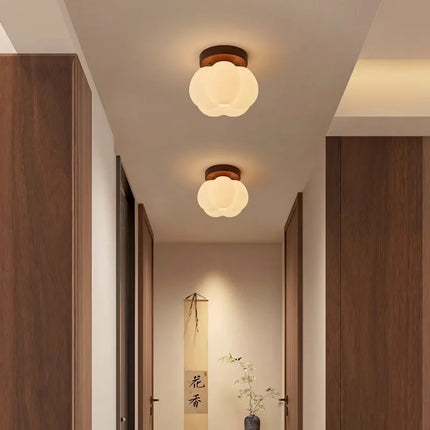 Moderne LED-Deckenleuchte aus Holz im Kürbis-Design