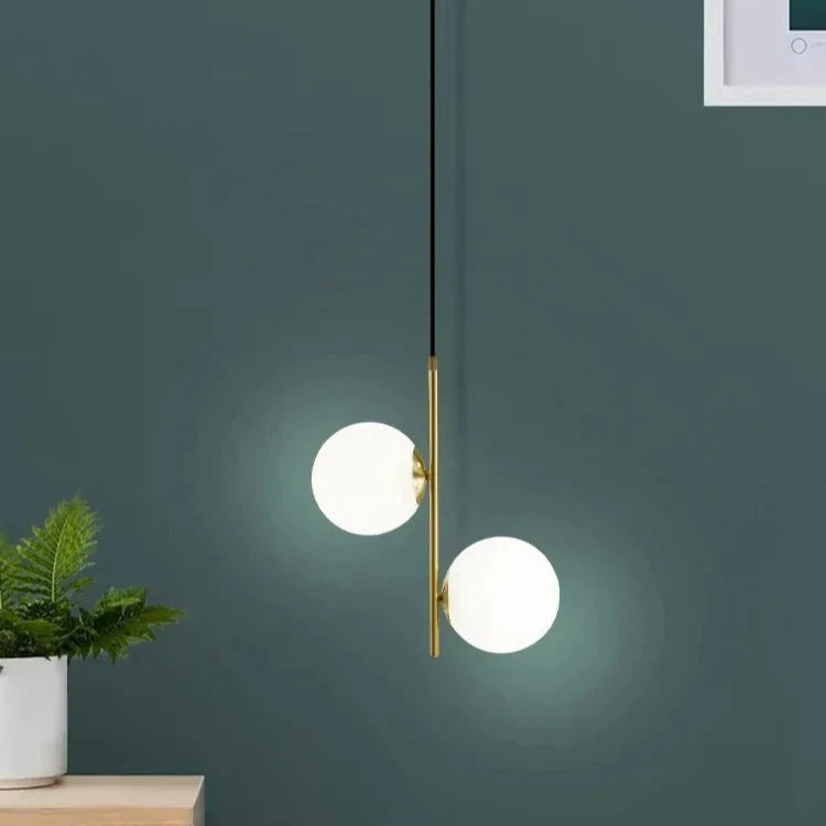 Nordische moderne LED-Pendelleuchte mit vertikalem Arm