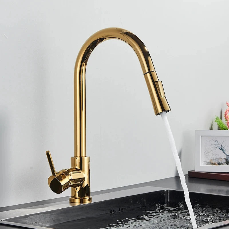 Minimalistischer goldener, verstellbarer hoher Wasserhahn