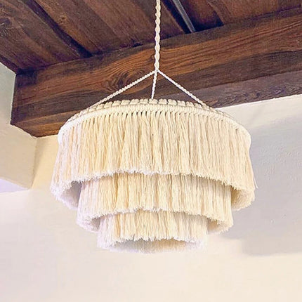 Abat-jour en macramé coton naturel filtrant une lumière douce