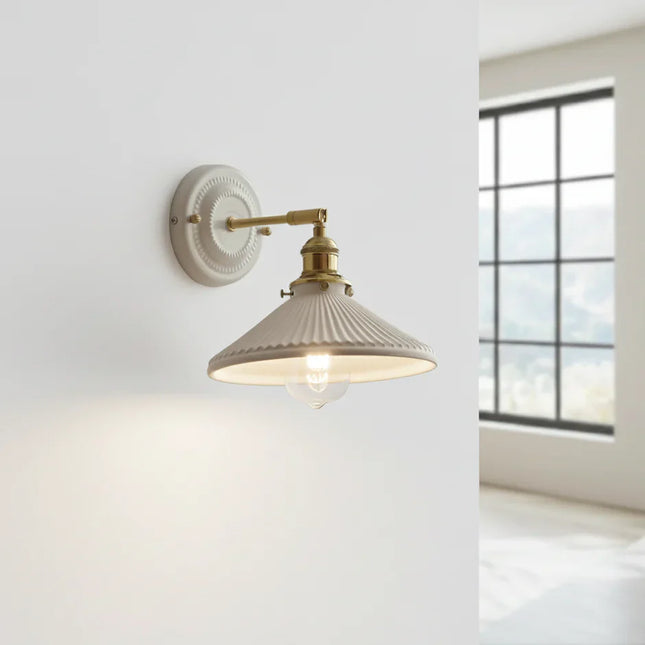 Applique murale en céramique orientable avec bras en laiton, style vintage