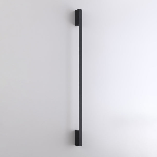 Applique Barre Contemporaine L en aluminium noir, barre murale fine de 150 cm, vue studio