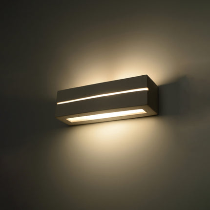 Applique Bloc Horizontal en céramique blanche posée au-dessus d'une tête de lit