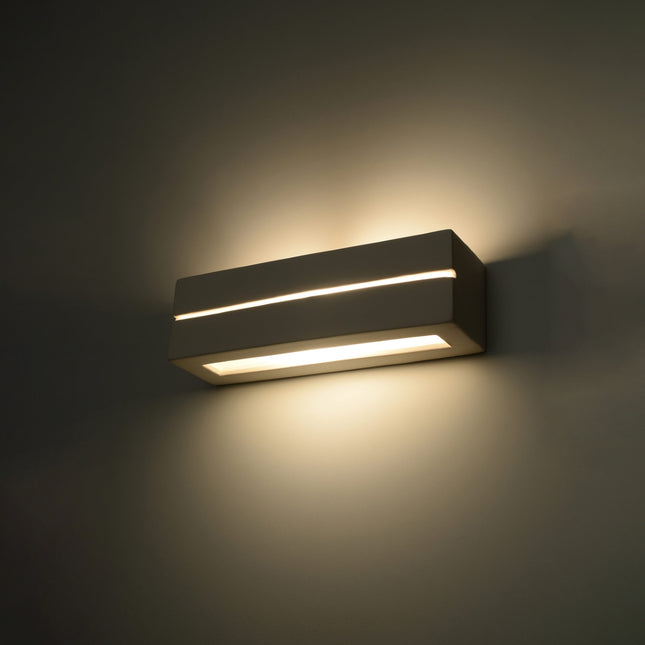Applique Bloc Horizontal en céramique blanche posée au-dessus d'une tête de lit